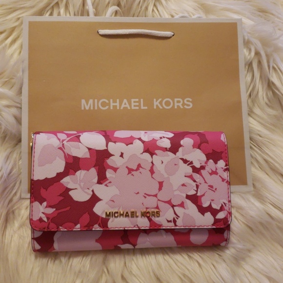 Michael Kors Handbags - MKJet Set Travel Crossbody Bag Granita Pink Floral